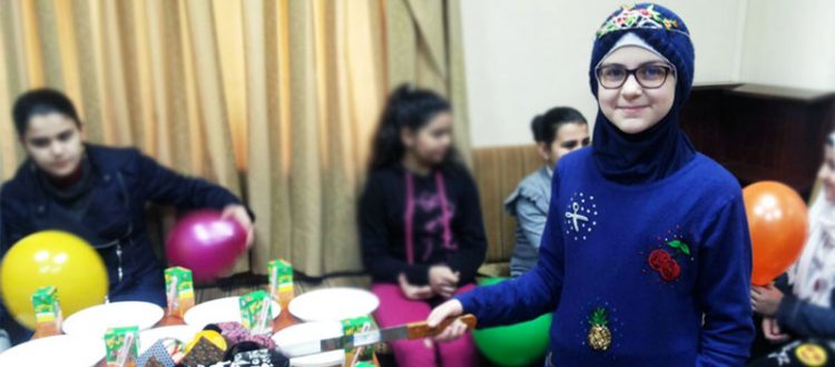 جيل القرآن في طرابلس يحتفل بالطالبة عبير إدلبي لارتدائها الحجاب