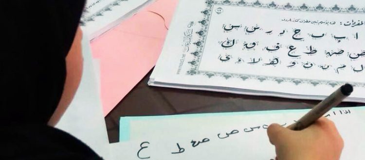 اختتم عالم الفرقان للفتيات في بيروت شهره السادس من اللقاءات الشتوية والذي كان بعنوان: (الحضارة الإسلامية والخط العربي) حيث أمضت الناشئات 4 أسابيع في التدرب على خط الرقعة، كما تعرفن على جانب من الحضارة الإسلامية وهو الحضارة الأندلسية.. وقد تمّ توزيع دفاتر الخط والأقلام المخصصة للخط العربي على جميع الناشئات ليتابعن التدريب في بيوتهن.