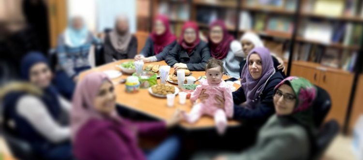 المنتدى للتعريف بالإسلام يحتفل بابنة إحدى المهتديات في لقاء أخوي