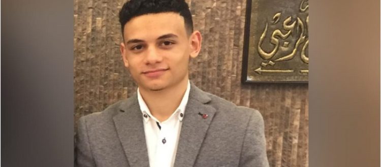 الطالب في دار القرآن عبد الله مرعب (17 سنة) يتمّ حفظ القرآن الكريم في طرابلس