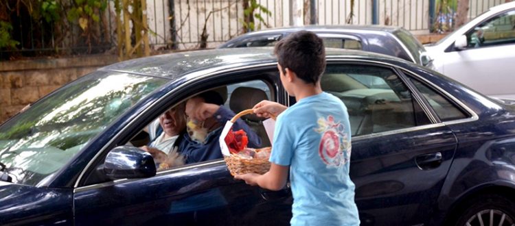 توزيع حلوى في بيروت ضمن فعاليات 