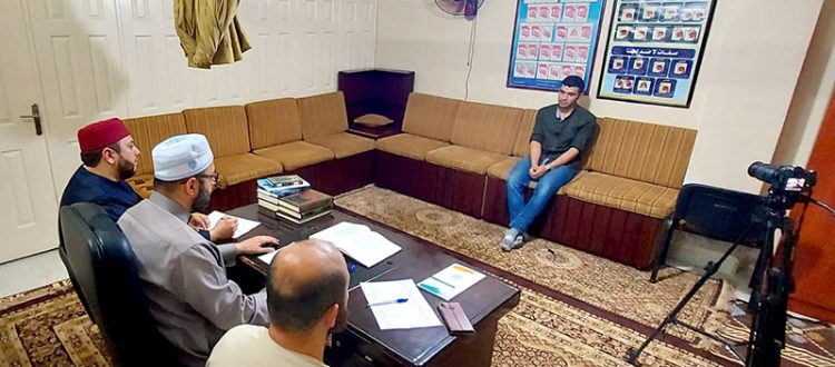 دار القرآن الكريم تجيز الطالب الشاب المثابر عبد الرحمن حسن برواية حفص عن عاصم