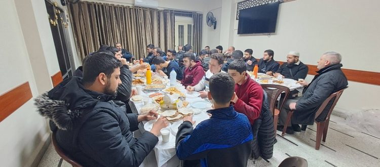 دار القرآن الكريم تقيم إفطارًا تكريميًا للحفّاظ الشباب في الشمال