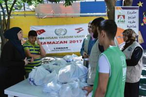 مؤسسة نماء: توزيع 300 طرد غذائي بالتعاون مع IHH-006