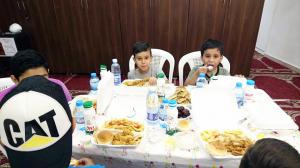 إفطار للأيتام في مسجد الصدّيق - بيروت-002