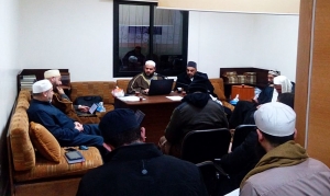 مجلس قرّاء الشام: قراءة كتاب (شرح قصيدة أبي مزاحم الخاقاني التي قالها في القراء وحسن الأداء) في دار القرآن الكريم – بيروت-005