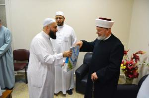 دار القرآن الكريم في لبنان تكرّم د. عادل أبو شعر على هامش ملتقى حفاظ الوحي (2)-005