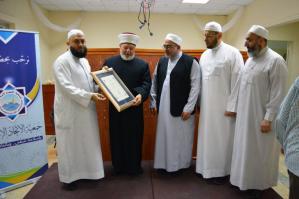 دار القرآن الكريم في لبنان تكرّم د. عادل أبو شعر على هامش ملتقى حفاظ الوحي (2)-009