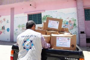 توزيع طرود غذائية في عرسال-001