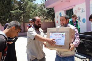 توزيع طرود غذائية في عرسال-005