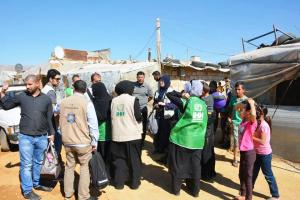 جولة على مخيمات النازحين في البقاع وتقديم المساعدات بالتعاون مع IHH-001