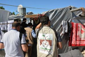 جولة على مخيمات النازحين في البقاع وتقديم المساعدات بالتعاون مع IHH-005