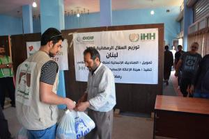 جولة على مخيمات النازحين في البقاع وتقديم المساعدات بالتعاون مع IHH-007