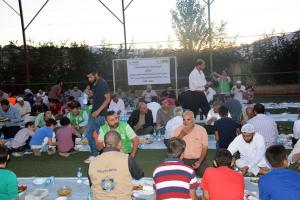 جولة على مخيمات النازحين في البقاع وتقديم المساعدات بالتعاون مع IHH-011