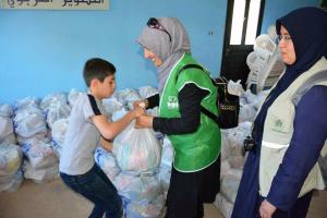 جولة على مخيمات النازحين في البقاع وتقديم المساعدات بالتعاون مع IHH-012