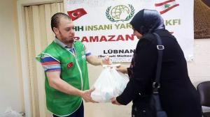 توزيع 200 طرد غذائي ضمن المرحلة الثالثة بالتعاون مع IHH-002