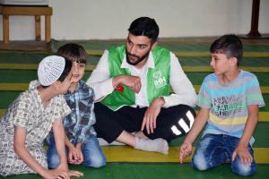 توزيع 400 طرد غذائي في البيرة بالتعاون مع IHH-003