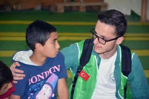 توزيع 400 طرد غذائي في البيرة بالتعاون مع IHH-008