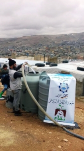 مؤسسة نماء: تأمين مياه الشرب وسحب الجور الصحيّة في مخيمات عرسال-002