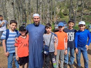 هايكينغ، ألعاب جماعية، أخوّة، وروح تنافسية.. طلاب عالم الفرقان يتألقون في مغامرة غابة العزر