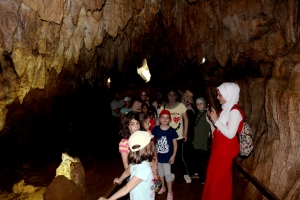 أشغال يدوية، أنشطة تربوية وذهنية، ورحلة إلى مغارة الزحلان في الأسبوع الثاني من (عالمي الصيفي) في طرابلس