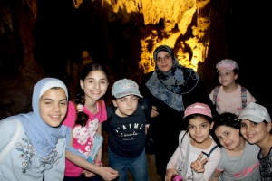 أشغال يدوية، أنشطة تربوية وذهنية، ورحلة إلى مغارة الزحلان في الأسبوع الثاني من (عالمي الصيفي) في طرابلس