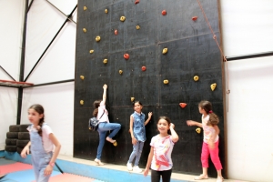 أشغال يدوية، أنشطة تربوية وذهنية، ورحلة إلى مغارة الزحلان في الأسبوع الثاني من (عالمي الصيفي) في طرابلس