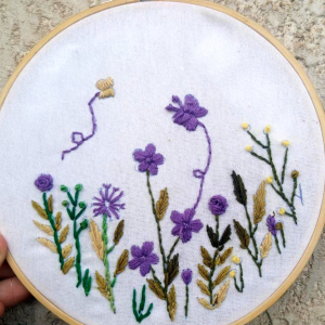 أنامل رقيقة.. دورة تطريز على الطارة للشابات في طرابلس