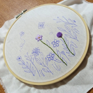 أنامل رقيقة.. دورة تطريز على الطارة للشابات في طرابلس