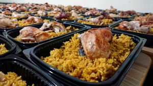 توزيع 500 وجبة إفطار خلال الأسبوع الأول من رمضان ضمن مشروع المطبخ الرمضاني "باب الخير"