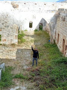 رحلة ترفيهية تربوية لطلاب نادي الفرقان الشتوي في طرابلس إلى قلعة بربر آغا التاريخية