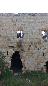 رحلة ترفيهية تربوية لطلاب نادي الفرقان الشتوي في طرابلس إلى قلعة بربر آغا التاريخية