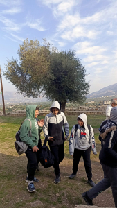 رحلة ترفيهية تربوية لطلاب نادي الفرقان الشتوي في طرابلس إلى قلعة بربر آغا التاريخية