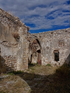 رحلة ترفيهية تربوية لطلاب نادي الفرقان الشتوي في طرابلس إلى قلعة بربر آغا التاريخية