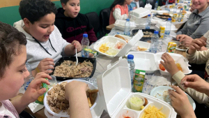 بسمتك بهجة عيدي.. إفطار لأبناء مؤسسة نماء في بيروت استقبالًا للعيد