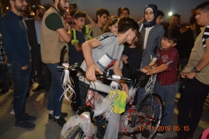 سحب قرعة بين المشاركين في المسابقة على دراجة هوائية وتسليمها للفائز خلال مهرجان "ربيع النور".. نشاط عائلي ترفيهي في طرابلس ضمن فعاليات "سنّته حياة"