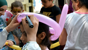 يوم ترفيهي ودعم نفسي للأطفال بعد تفجير بيروت في منطقة الكارنتينا