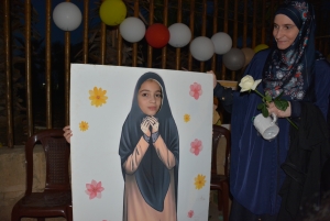 التقاط الصور للفتيات مع الحجاب خلال مهرجان "ربيع النور".. نشاط عائلي ترفيهي في طرابلس ضمن فعاليات "سنّته حياة"