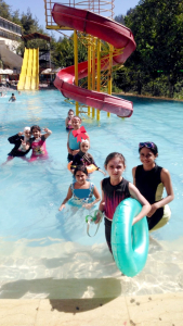 رحلة ترفيهية لطالبات "نادي الفرقان الصيفي" في عرمون إلى مسبح ذي النورين