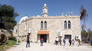 فتيان عالم الفرقان في قلعة عنجر الأموية الإسلامية وأوقاف تل النبي