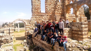 فتيان عالم الفرقان في قلعة عنجر الأموية الإسلامية وأوقاف تل النبي