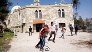 فتيان عالم الفرقان في قلعة عنجر الأموية الإسلامية وأوقاف تل النبي