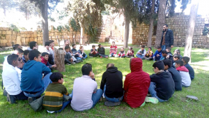 فتيان عالم الفرقان في قلعة عنجر الأموية الإسلامية وأوقاف تل النبي