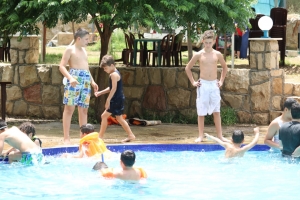 رحلة مائية إلى عيون السمك لطلاب عالم الفرقان في طرابلس