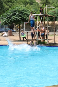 رحلة مائية إلى عيون السمك لطلاب عالم الفرقان في طرابلس