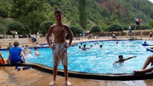 رحلة مائية إلى عيون السمك لطلاب عالم الفرقان في طرابلس