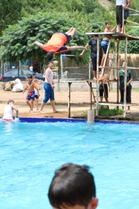 رحلة مائية إلى عيون السمك لطلاب عالم الفرقان في طرابلس