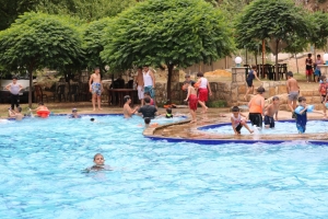 رحلة مائية إلى عيون السمك لطلاب عالم الفرقان في طرابلس