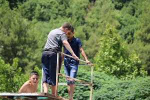 رحلة مائية إلى عيون السمك لطلاب عالم الفرقان في طرابلس