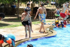 رحلة مائية إلى عيون السمك لطلاب عالم الفرقان في طرابلس